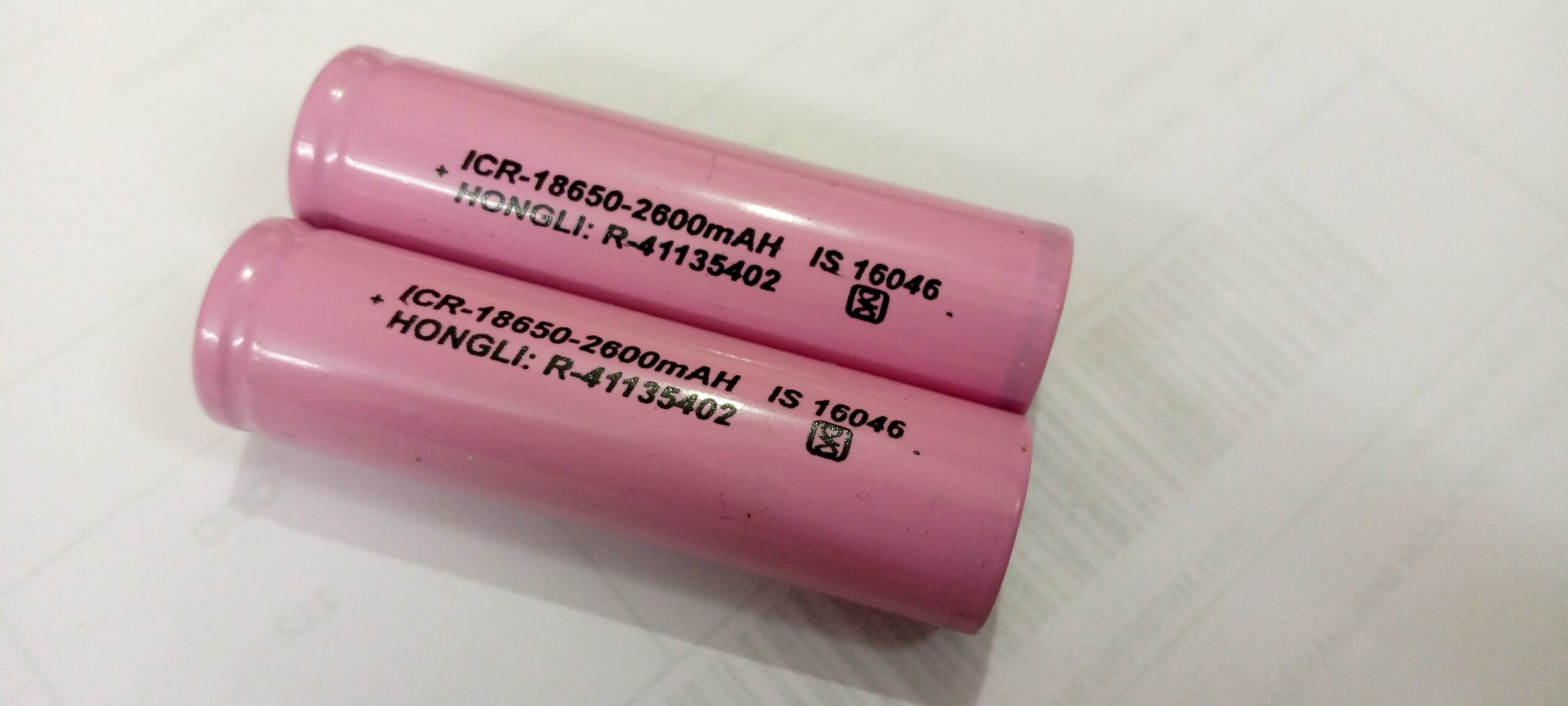Pack of 2 Rechargeable Li-ion 18650 Battery 3.7V 2500mAh
